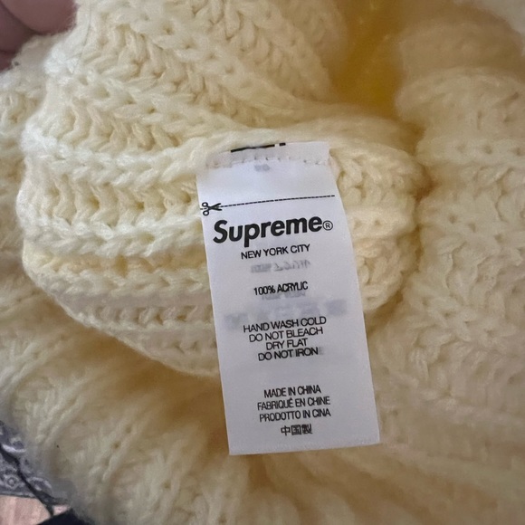 Supreme Beanie - Picture 2 of 5